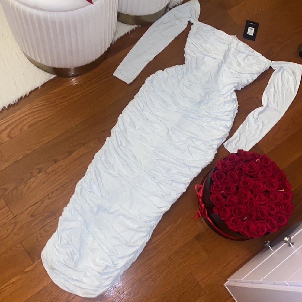 Gorgeous Riley Ruched Maxi Dress Size Medium White